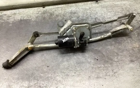 Volvo XC90 Front wiper linkage and motor 474093