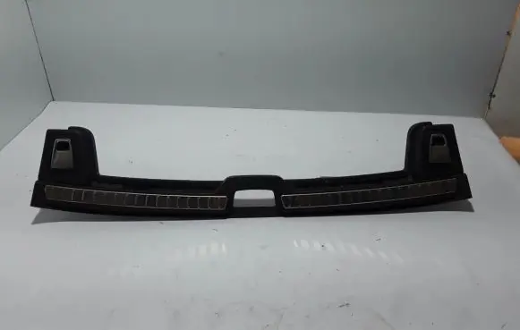 Trunk/boot sill cover protection