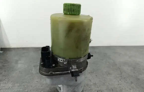 Volkswagen Polo IV 9N3 Power steering pump 