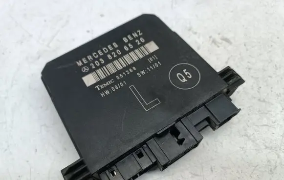 Mercedes-Benz C W203 Door control unit/module 2038206526 351369