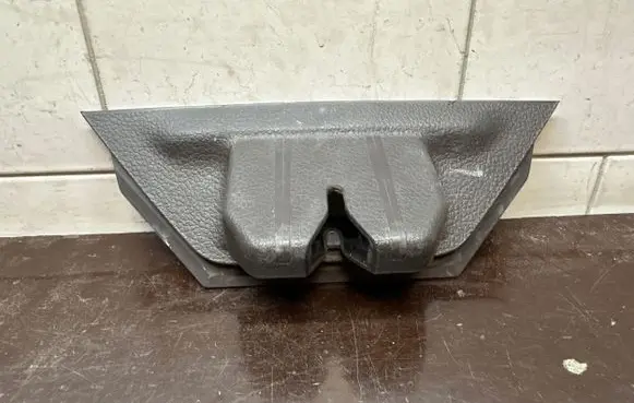 Volkswagen Touareg II Tailgate/boot lid lock trim 7P6827520C