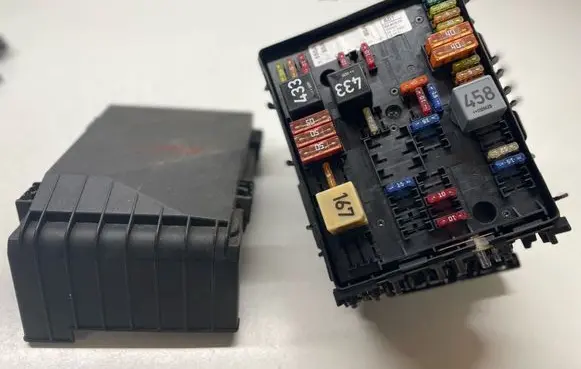 Volkswagen Golf V Fuse box set 1K0937124H