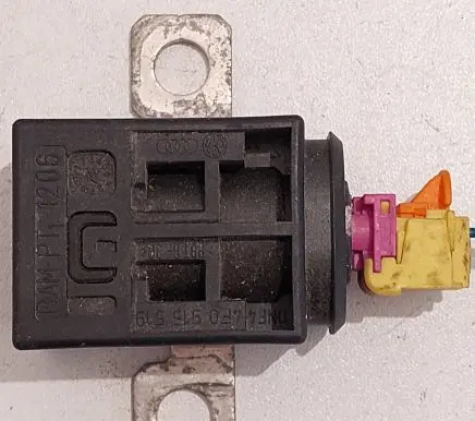 Audi A6 S6 C6 4F Battery relay fuse 4F0915519 043561