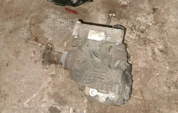 Nissan X-Trail T30 Gearbox transfer box case NOCODE