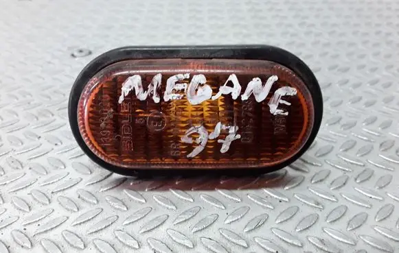 Renault Megane I Front fender indicator light