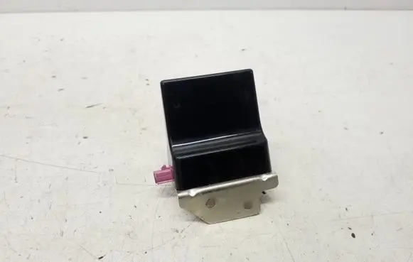 Chrysler Pacifica Aerial antenna amplifier 68293977AA