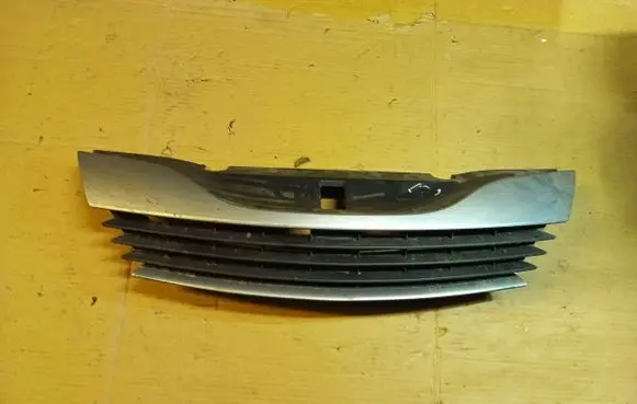 Renault Laguna II Front grill 8200012581