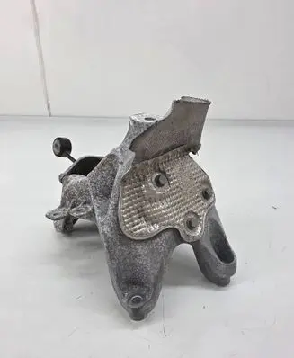 Engine mounting bracket