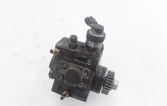 Renault Latitude (L70) Fuel injection high pressure pump
