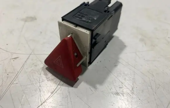 Volkswagen PASSAT B6 Hazard light switch 3C0953509A