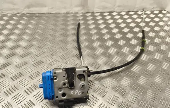 Audi A8 S8 D2 4D Rear door lock 4D0839015A