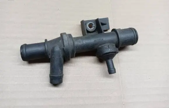 Volkswagen Golf VI Breather hose/pipe 03C103175G