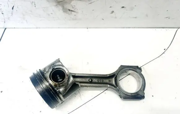 Hyundai Accent Piston with connecting rod