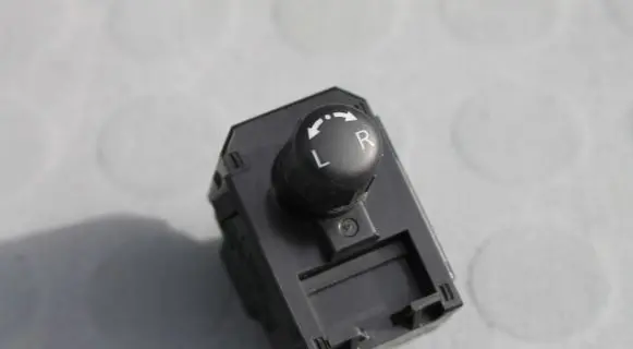 Nissan X-Trail T31 Wing mirror switch