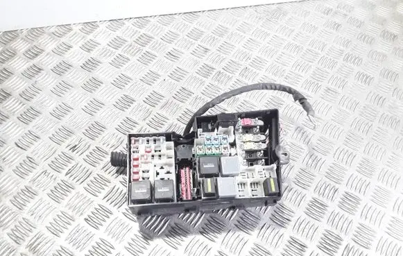 Ford C-MAX I Fuse box set 3M5T14067BC