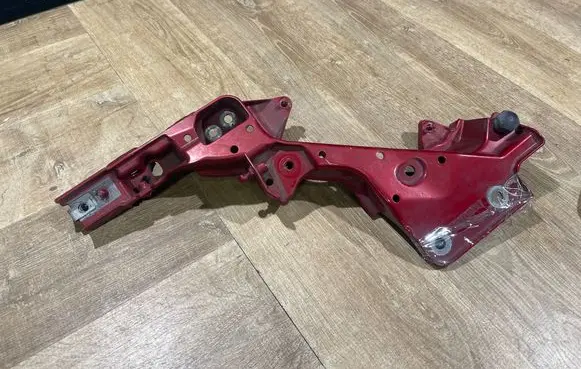 Fender mounting bracket