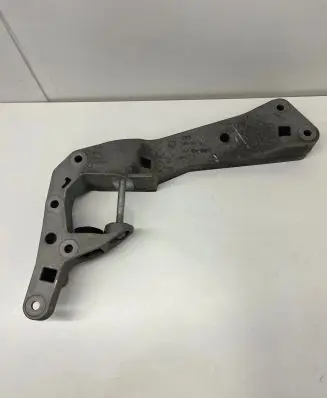 Gearbox mounting bracket
