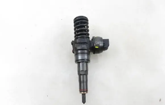 Volkswagen PASSAT B6 Fuel injector 0414720312 038130073BQ