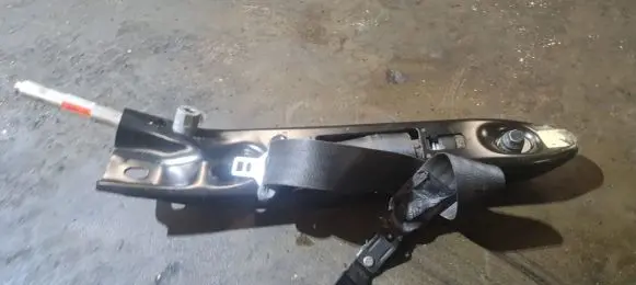 Volvo XC90 Front seatbelt 6841809