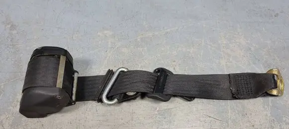 Mercedes-Benz 200 300 W123 Rear seatbelt