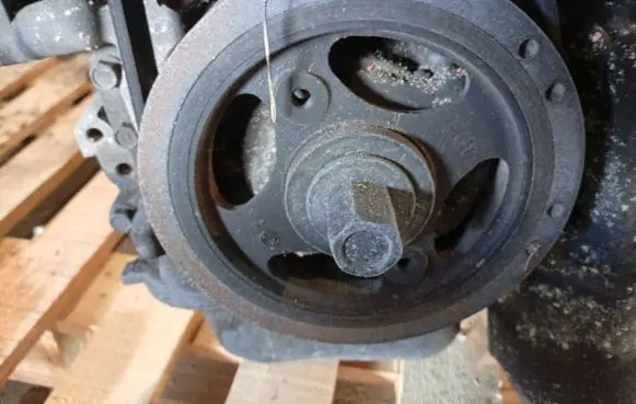 Toyota Avensis T270 Crankshaft pulley