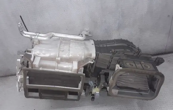 Toyota Avensis Verso Interior heater climate box assembly 8701044511