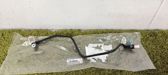 Nissan Navara D22 Fuel line/pipe/hose 17272EB300
