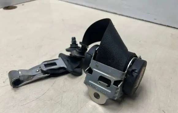 Opel Zafira B Rear seatbelt 606606000 050622 0015R0000
