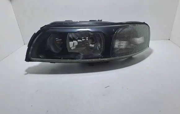 Volvo V70 Headlight/headlamp 30655905 89008799 125802A01