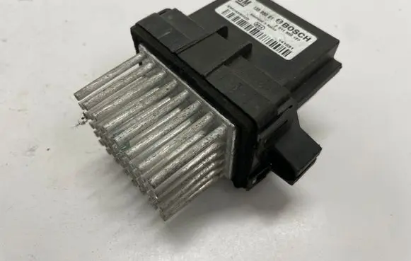 Opel Astra J Heater blower fan relay 13598091