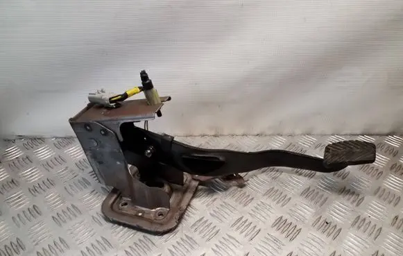 Jeep Patriot Clutch pedal 04877076AA