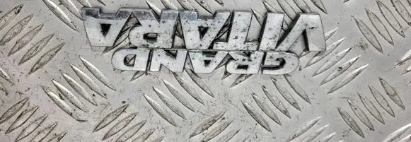 Suzuki Grand Vitara I Manufacturers badge/model letters 