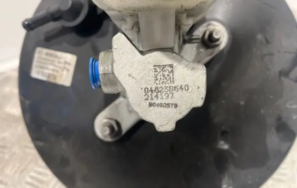 Toyota Avensis T270 Hydraulic servotronic pressure valve 4720005240A 0204054177 04823B640