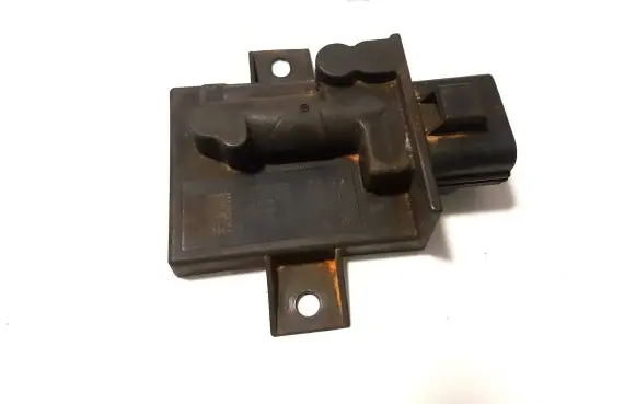 Jaguar F-Pace Fuel injection pump control unit/module FK729D370AF