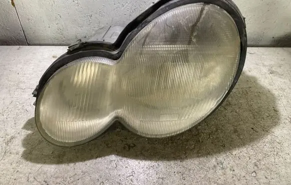 Mercedes-Benz C W203 Headlight/headlamp A208800011