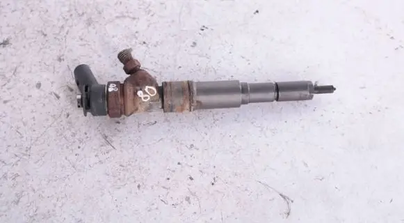 BMW 5 E60 E61 Fuel injector 7793836 0445110216