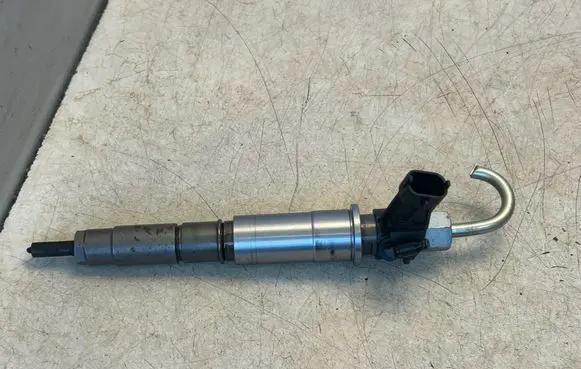 Nissan Qashqai Fuel injector 0445115084