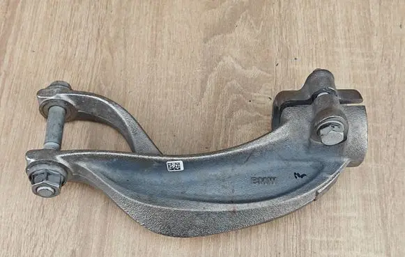 BMW X6 G06 Lower shock absorber bracket 6876683