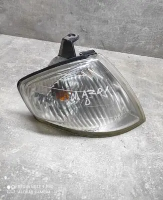 Mazda 323 F Front indicator light