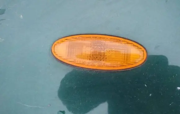 Mazda 626 Front fender indicator light