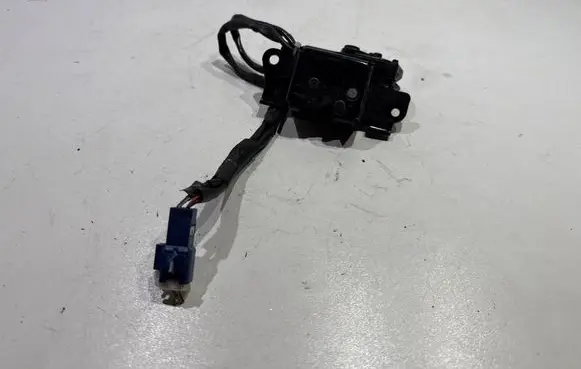 Lexus CT 200H Loading door lock 