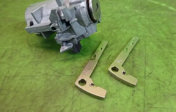 Infiniti Q30 Front door lock (next to the handle)