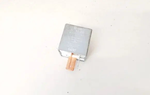 Volkswagen Golf IV Other relay 357911253 50237003