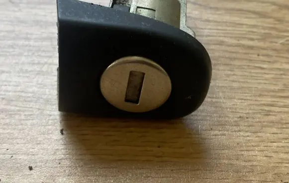Volkswagen Golf IV Front door lock (next to the handle) 1U0837167