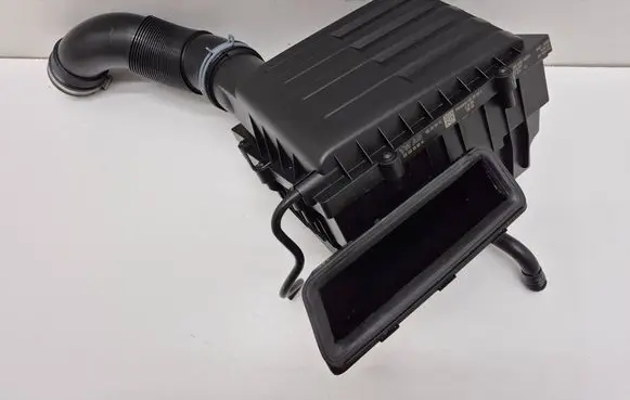 Volkswagen Golf VII Air filter box 5Q0129607AC 5Q0129620B