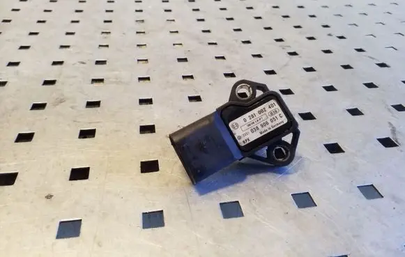 Volkswagen Touareg I Air pressure sensor 038906051C 0281002401