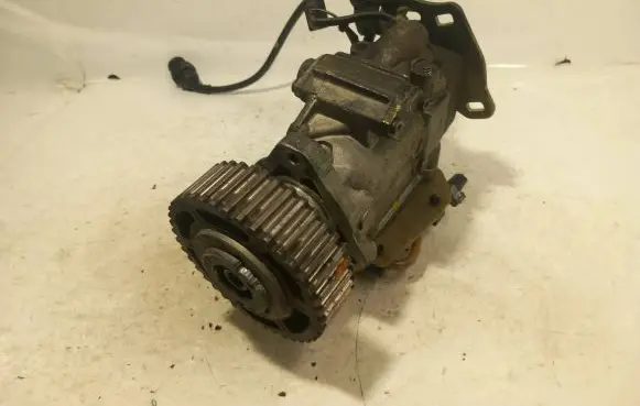 Volvo S40, V40 Fuel injection high pressure pump 7700114070
