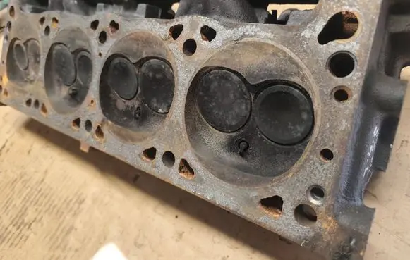 Jeep Grand Cherokee Engine head