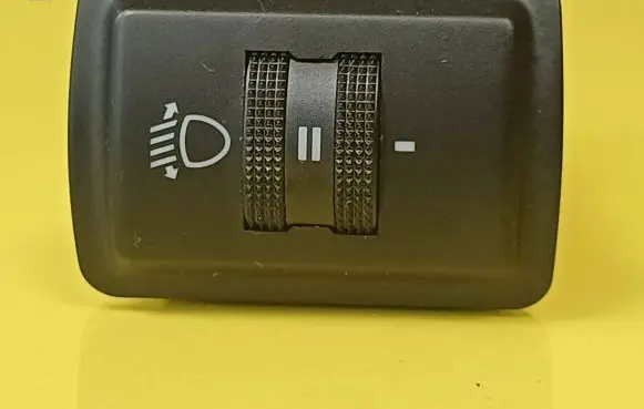 Audi A4 S4 B5 8D Headlight level height control switch 8D0941301B