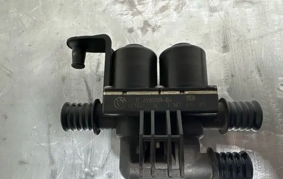 BMW 5 E60 E61 Coolant heater control valve 6931708